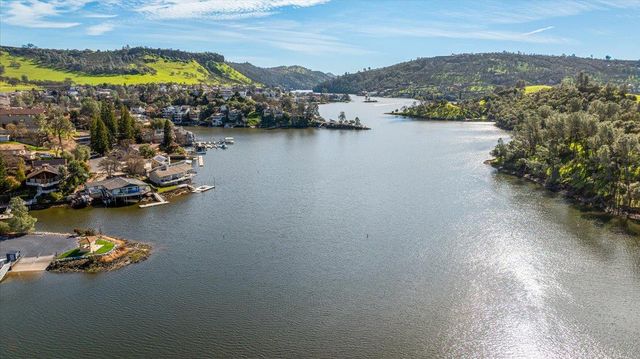 121 Athena Dr, Copperopolis, CA 95228