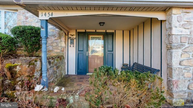 1454 KINGSLEY DR, Warminster, PA 18974