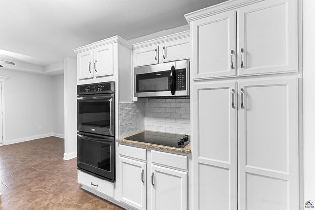 403 Lamplight Drive, Byron, GA 31008