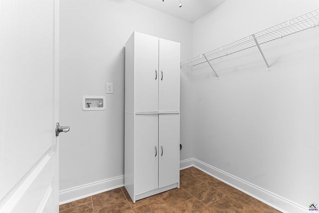 403 Lamplight Drive, Byron, GA 31008