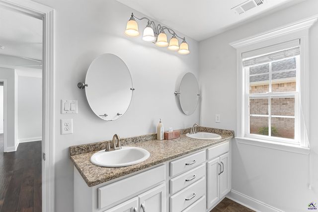 403 Lamplight Drive, Byron, GA 31008