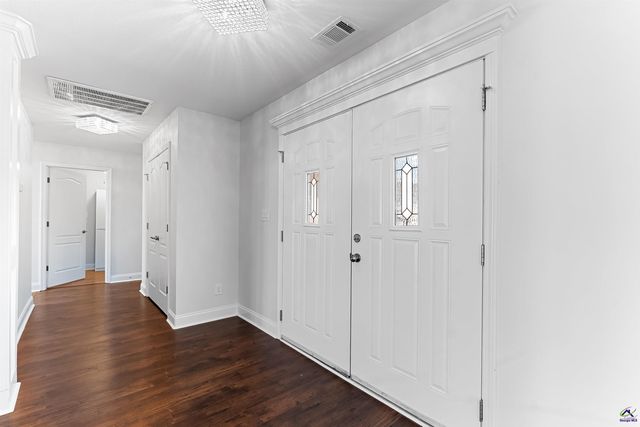 403 Lamplight Drive, Byron, GA 31008