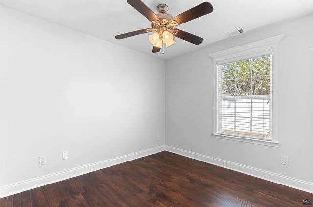 403 Lamplight Drive, Byron, GA 31008