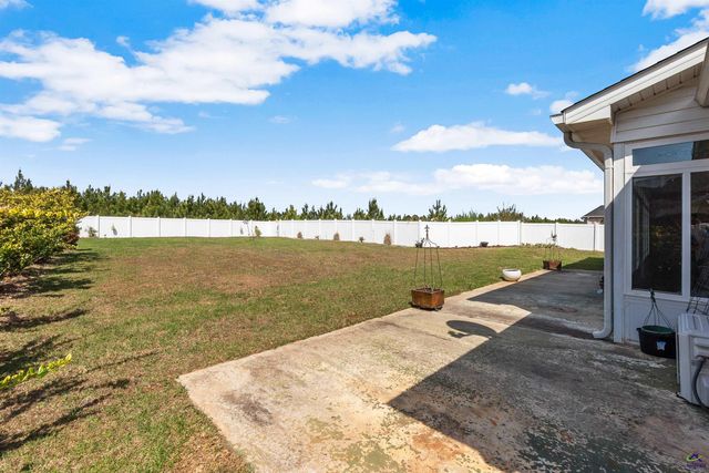 403 Lamplight Drive, Byron, GA 31008