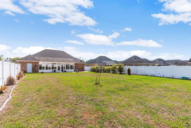 403 Lamplight Drive, Byron, GA 31008