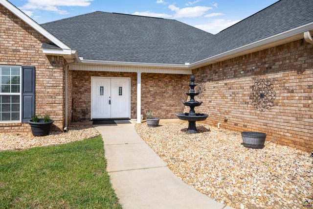 403 Lamplight Drive, Byron, GA 31008