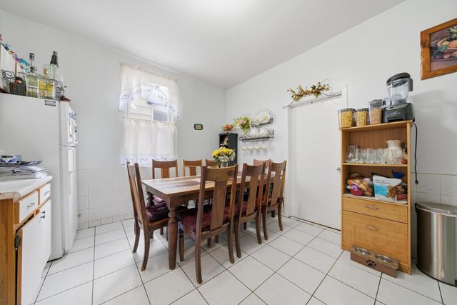 4706 W Berenice Avenue, Chicago, IL 60641