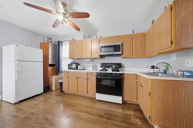 4706 W Berenice Avenue, Chicago, IL 60641