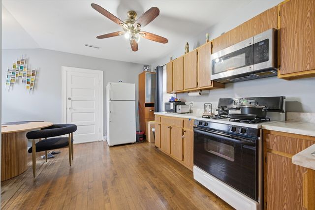 4706 W Berenice Avenue, Chicago, IL 60641