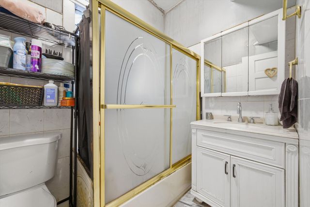 4706 W Berenice Avenue, Chicago, IL 60641