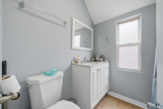 4706 W Berenice Avenue, Chicago, IL 60641