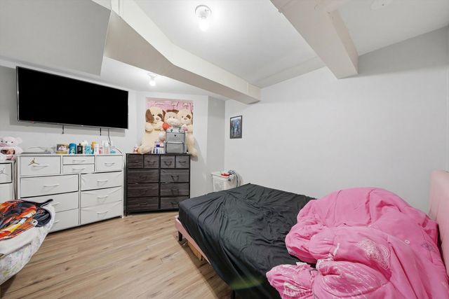 4706 W Berenice Avenue, Chicago, IL 60641