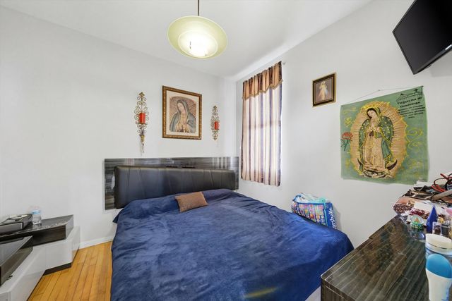 4706 W Berenice Avenue, Chicago, IL 60641