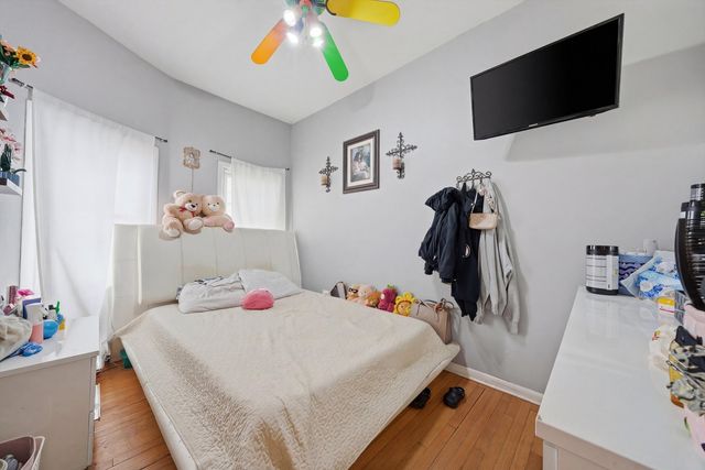 4706 W Berenice Avenue, Chicago, IL 60641