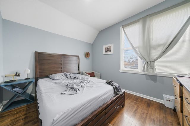 4706 W Berenice Avenue, Chicago, IL 60641