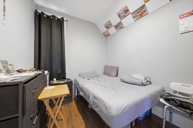 4706 W Berenice Avenue, Chicago, IL 60641