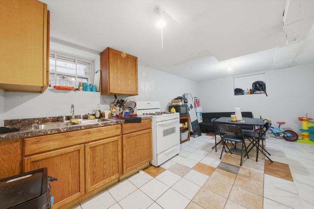 4706 W Berenice Avenue, Chicago, IL 60641