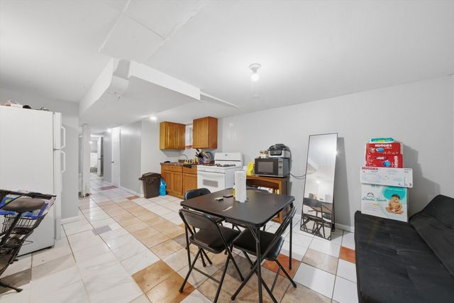 4706 W Berenice Avenue, Chicago, IL 60641