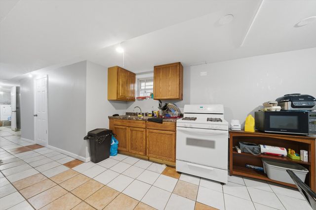 4706 W Berenice Avenue, Chicago, IL 60641