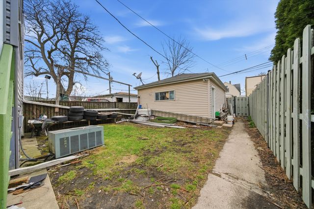 4706 W Berenice Avenue, Chicago, IL 60641