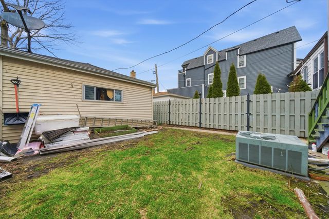 4706 W Berenice Avenue, Chicago, IL 60641