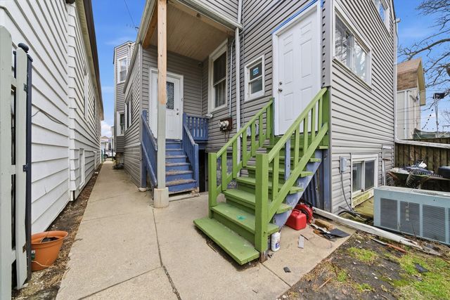 4706 W Berenice Avenue, Chicago, IL 60641