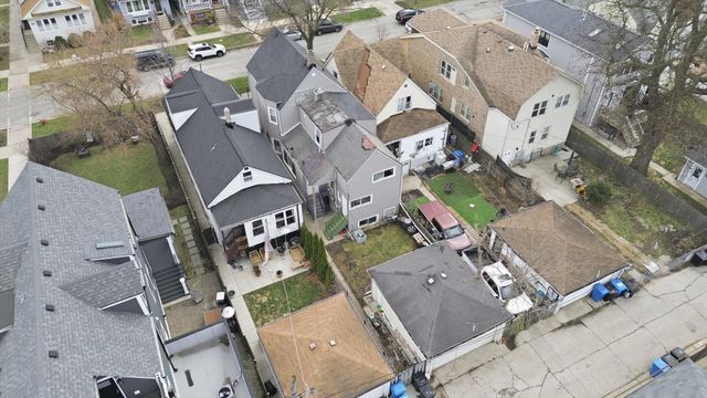 4706 W Berenice Avenue, Chicago, IL 60641