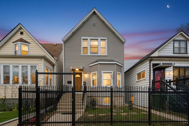 4706 W Berenice Avenue, Chicago, IL 60641