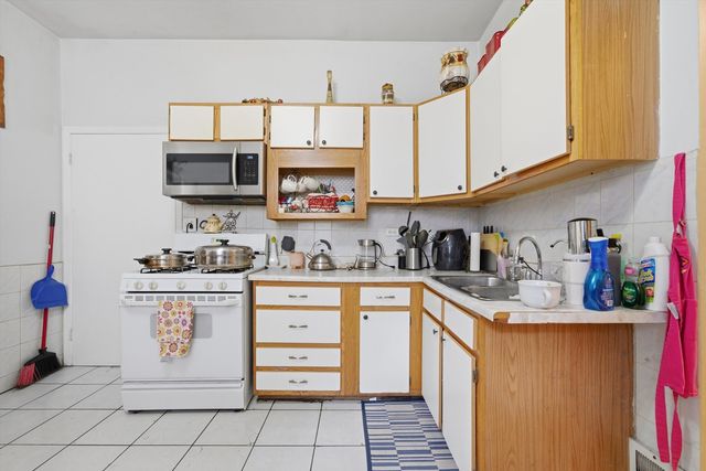 4706 W Berenice Avenue, Chicago, IL 60641