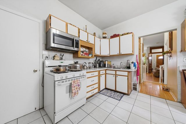 4706 W Berenice Avenue, Chicago, IL 60641