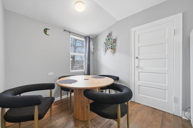 4706 W Berenice Avenue, Chicago, IL 60641