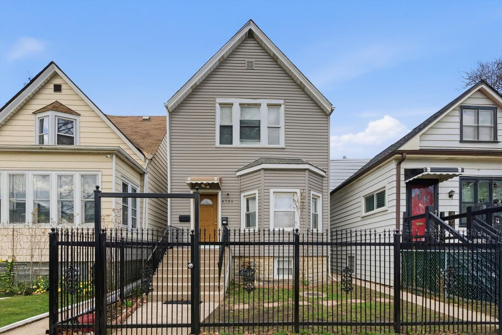 4706 W Berenice Avenue, Chicago, IL 60641