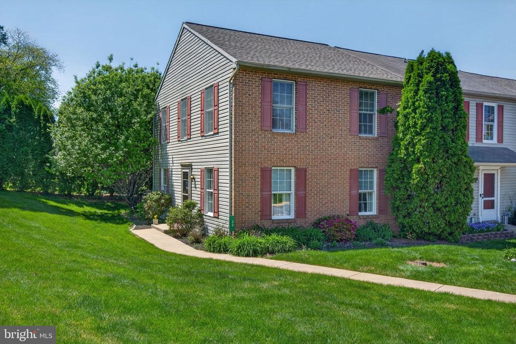 40 BATTENS CIR, Leola, PA 17540