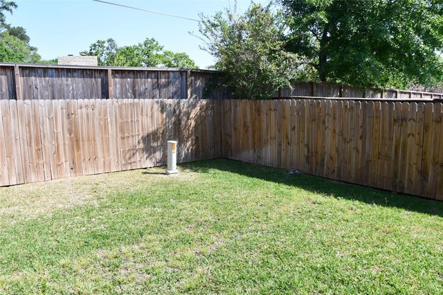 106 Wickersham B, Conroe, TX 77304