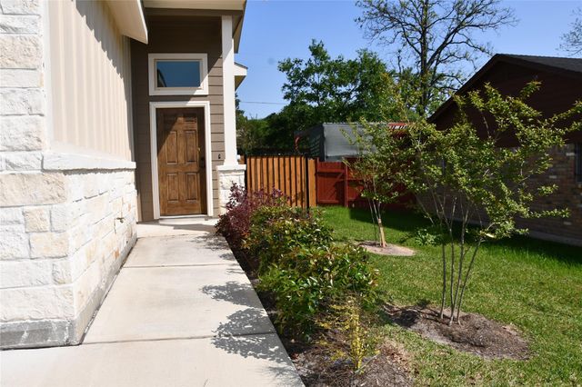 106 Wickersham B, Conroe, TX 77304