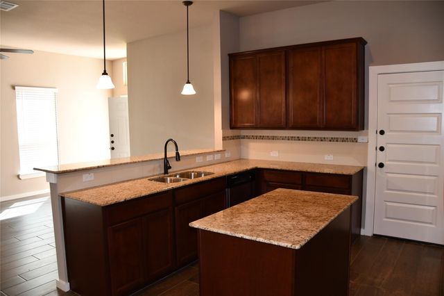 106 Wickersham B, Conroe, TX 77304