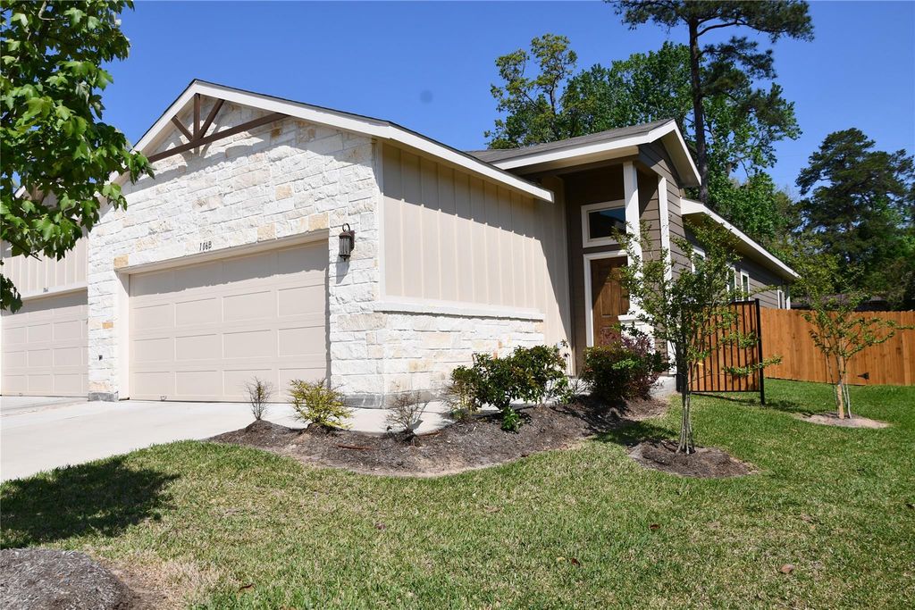 106 Wickersham B, Conroe, TX 77304