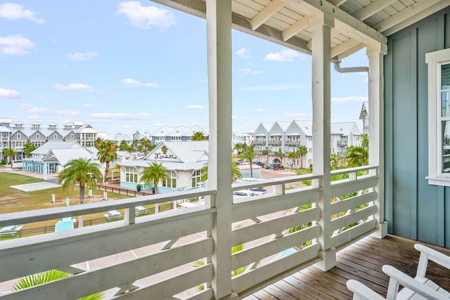 140 Social 3-303, Port Aransas, TX 78373
