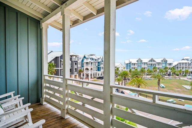 140 Social 3-303, Port Aransas, TX 78373