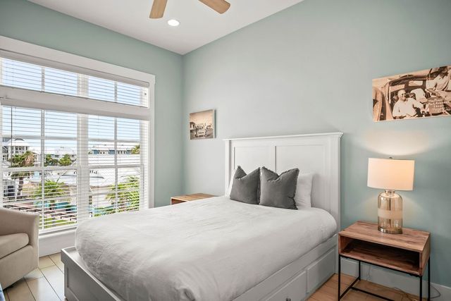 140 Social 3-303, Port Aransas, TX 78373