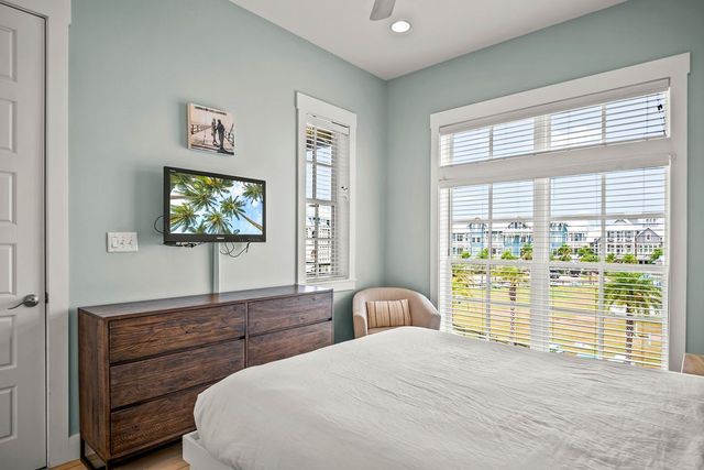 140 Social 3-303, Port Aransas, TX 78373