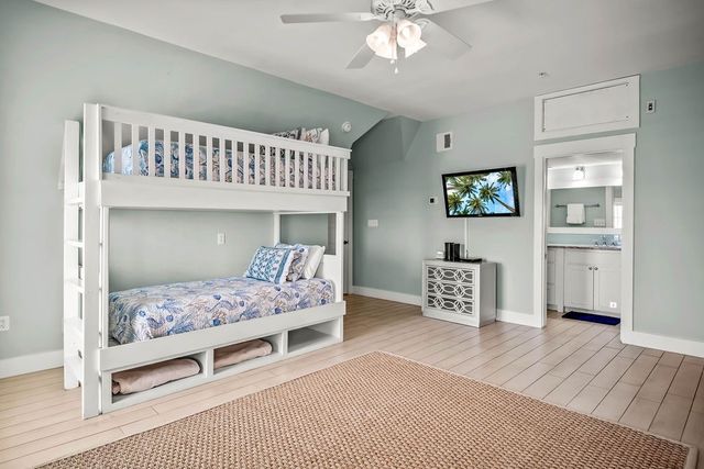 140 Social 3-303, Port Aransas, TX 78373