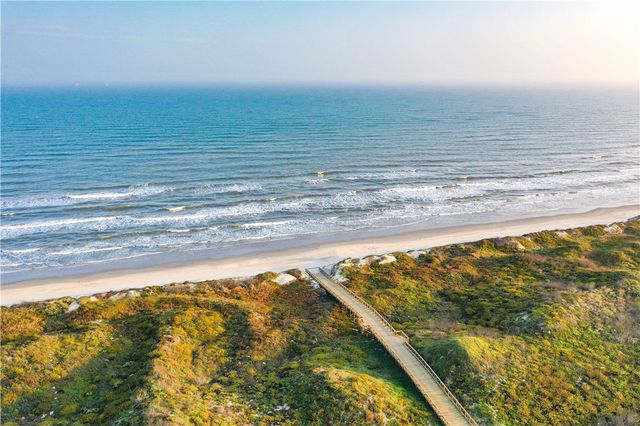 140 Social 3-303, Port Aransas, TX 78373