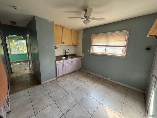 15839 Knight, Redford, MI 48239