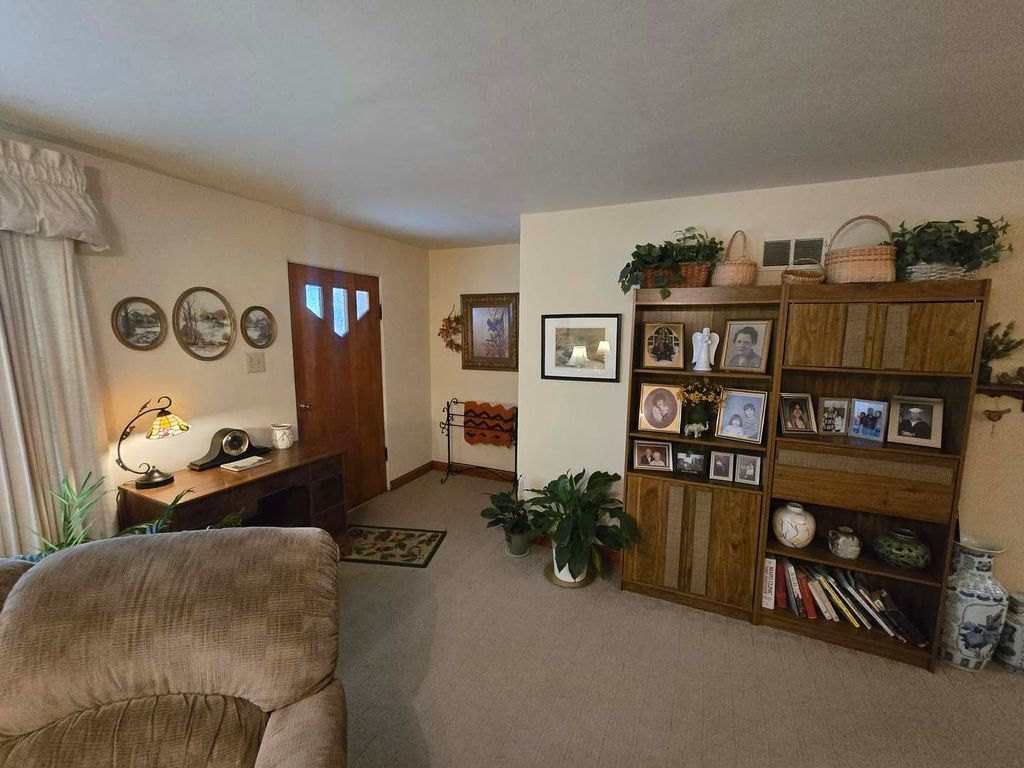 Image 17 of property listing at 21 Rushton Drive, Mt Vernon, IL 62864