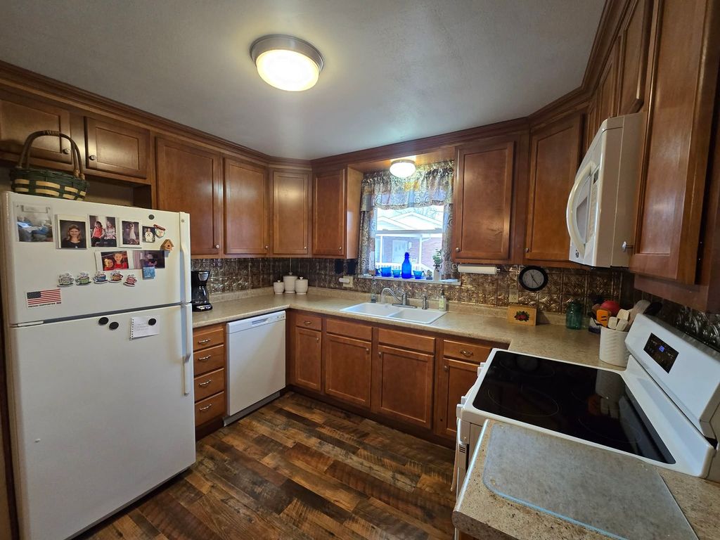 Image 26 of property listing at 21 Rushton Drive, Mt Vernon, IL 62864