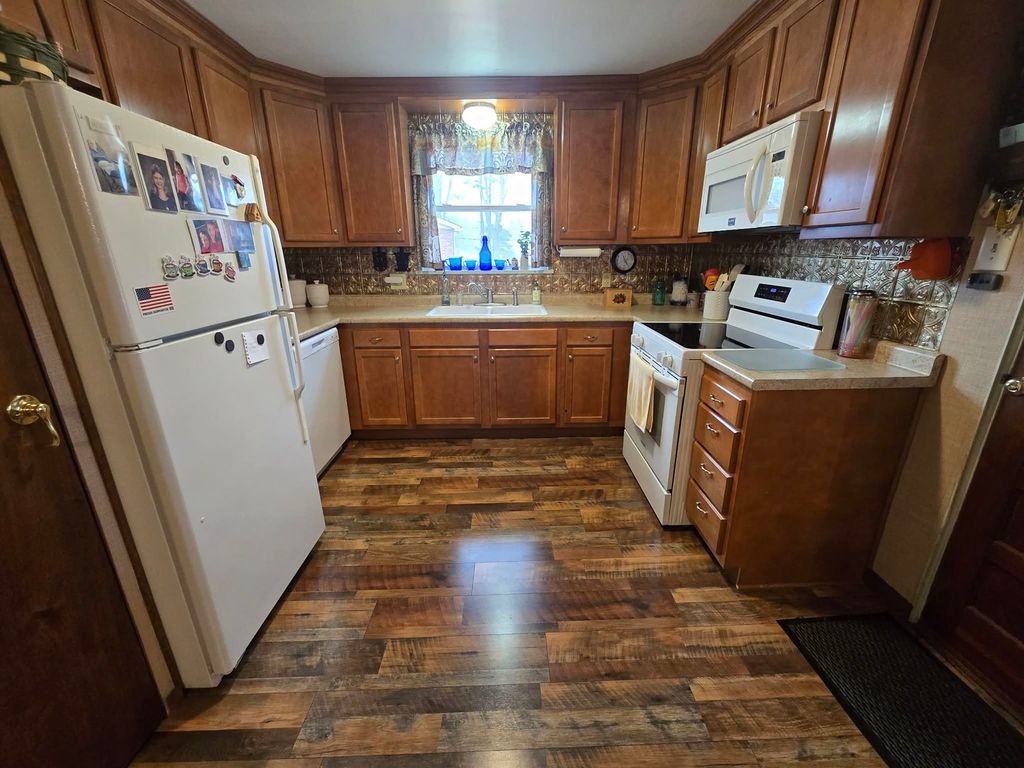 Image 27 of property listing at 21 Rushton Drive, Mt Vernon, IL 62864