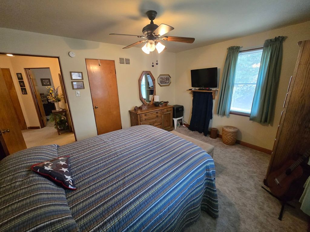 Image 31 of property listing at 21 Rushton Drive, Mt Vernon, IL 62864