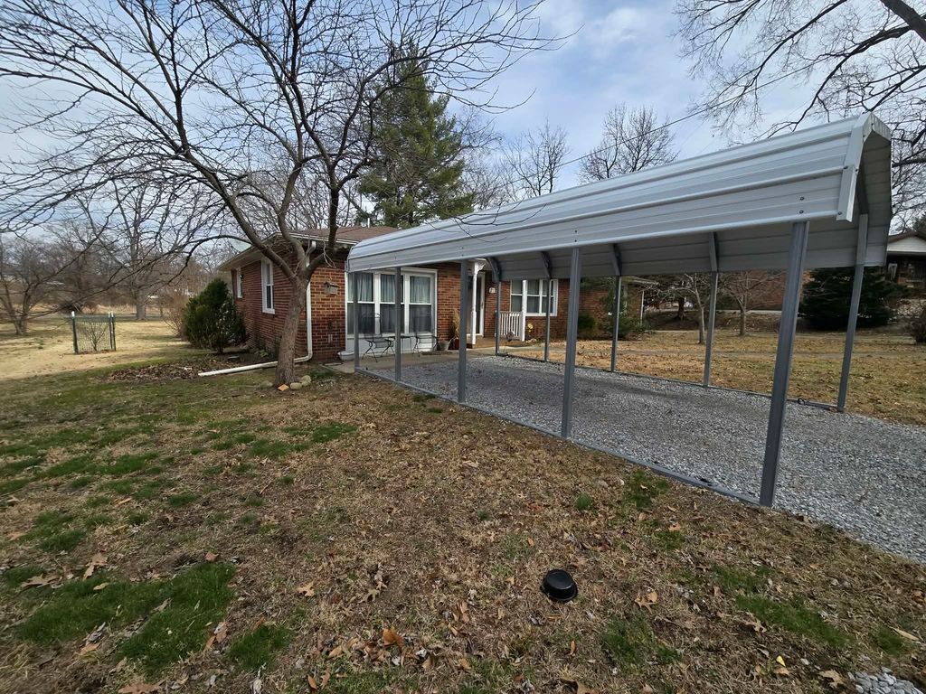 Image 5 of property listing at 21 Rushton Drive, Mt Vernon, IL 62864