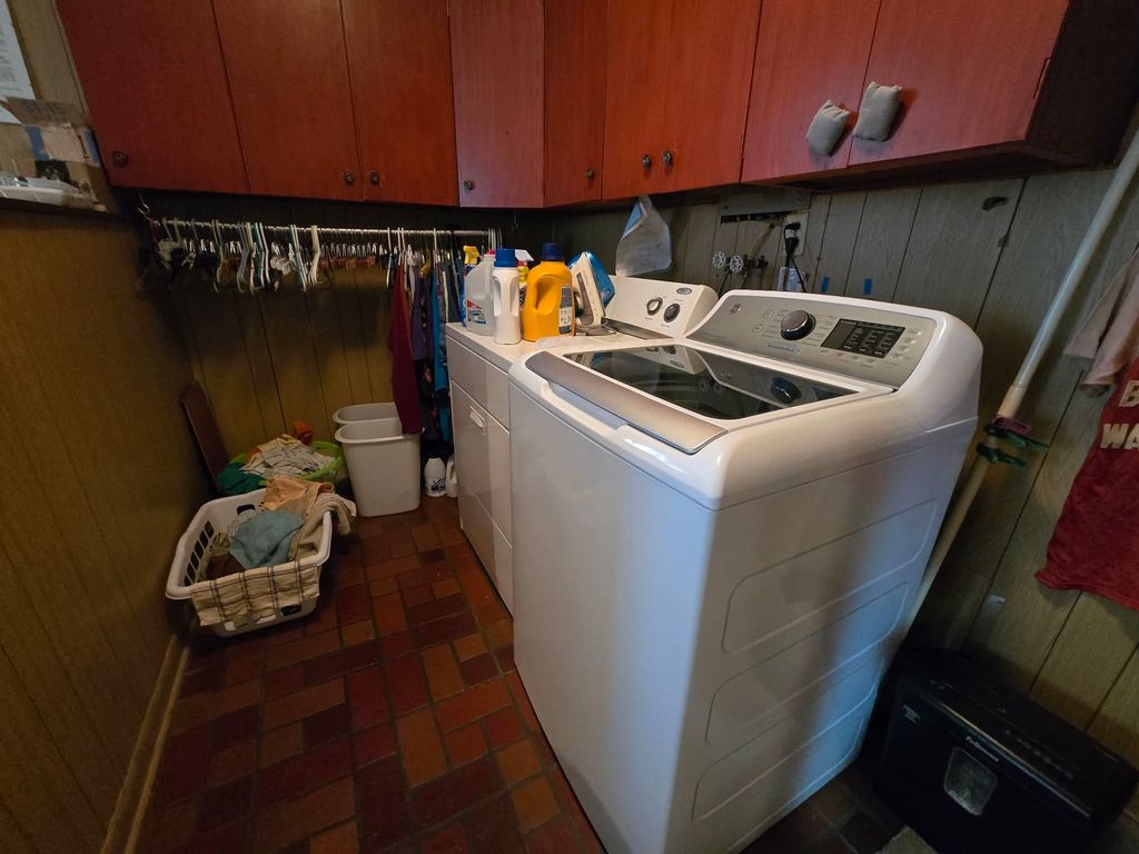 Image 42 of property listing at 21 Rushton Drive, Mt Vernon, IL 62864